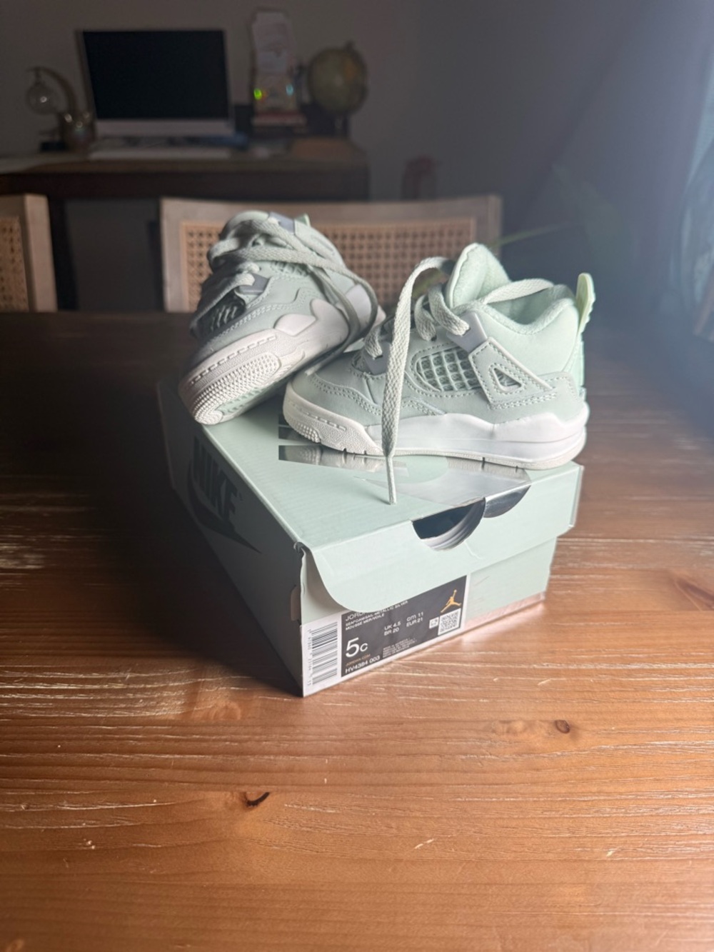 Jordan Kids' Retro 4 Sneakers in Mint - Picture 4 of 7